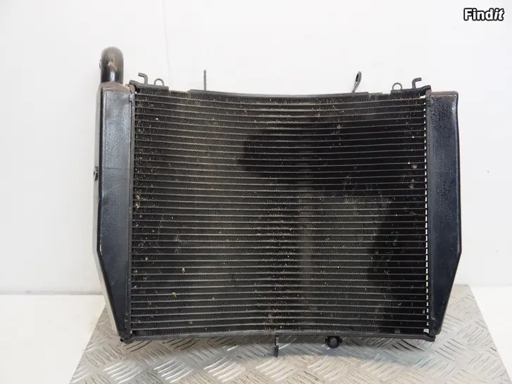 Myydään Honda CBR 600 RR 07-12 jäähdyttäjä 611160 Trad Radiator