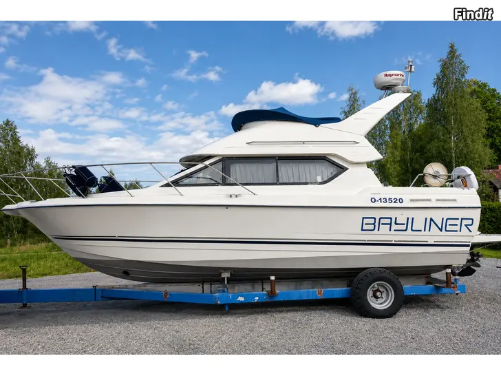 Säljes Bayliner 2858  Cummins MerCruiser 4.2 Diesel 320 hk Bravo3 XR