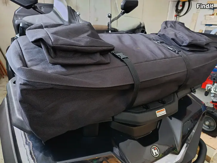 Myydään Packväska