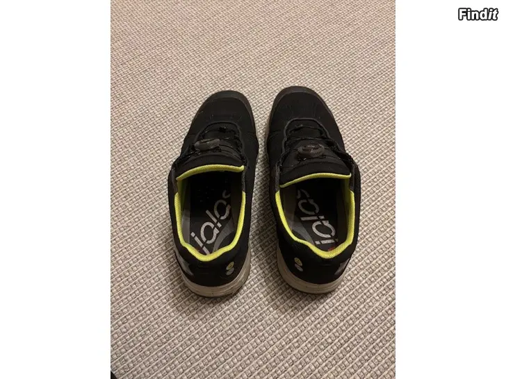 Säljes Skyddsskor nr 42