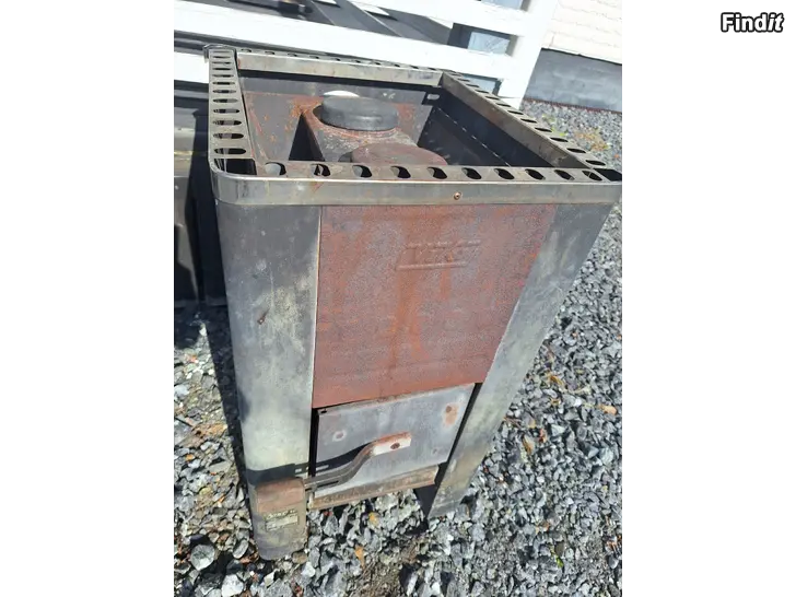 Myydään Puukiuas