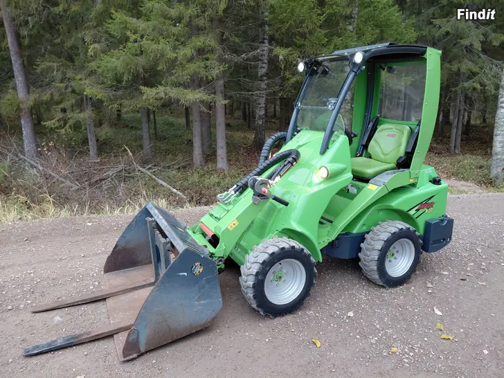 Myydään Avant 420 työlaitteilla