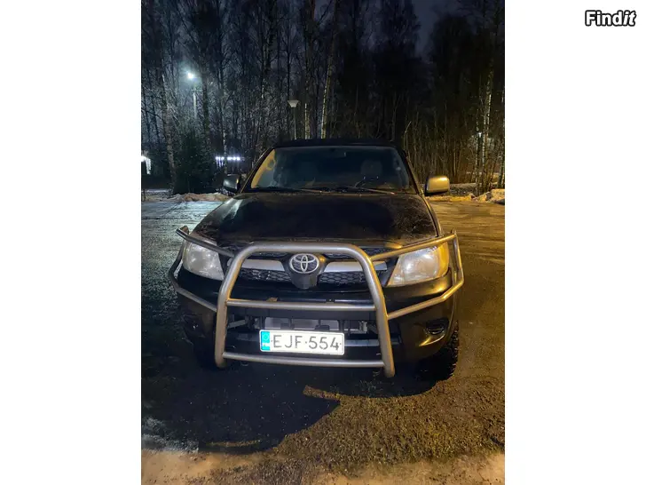 Myydään Toyota hilux 2.5 juuri katsastettu korotettu -06