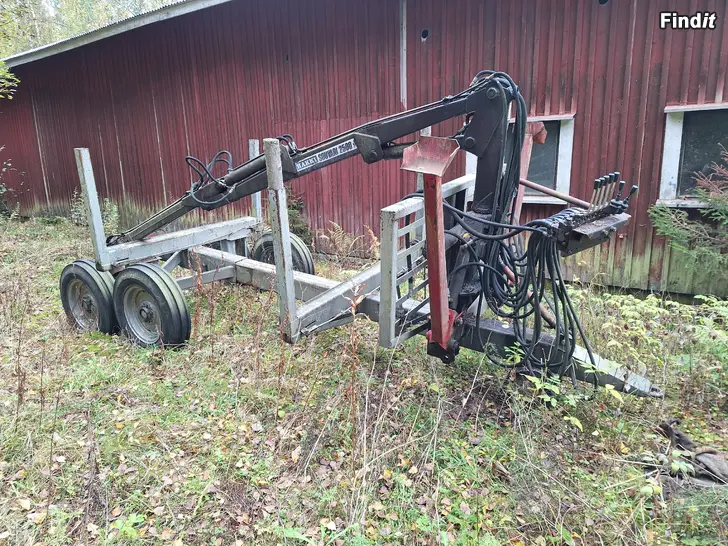 Säljes Hakki Souvari 2500 skogskran + vagn
