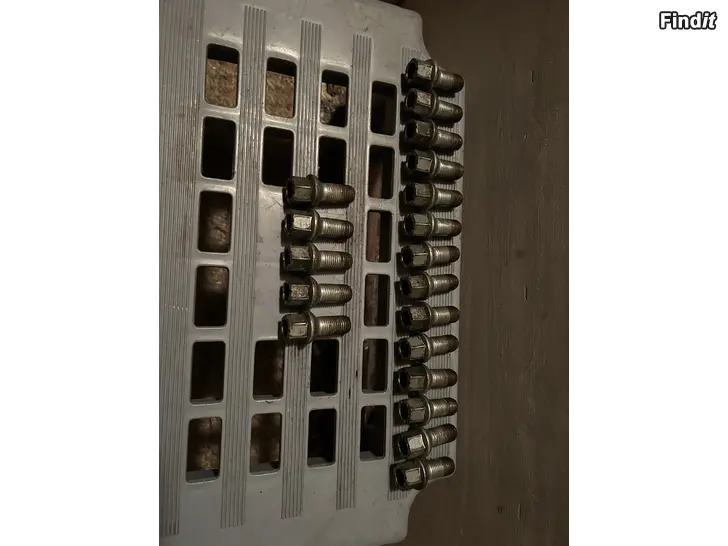 Säljes Pyöränpultti VAG M14x1,5x27x47,5xSW17 / Pallokartio R13