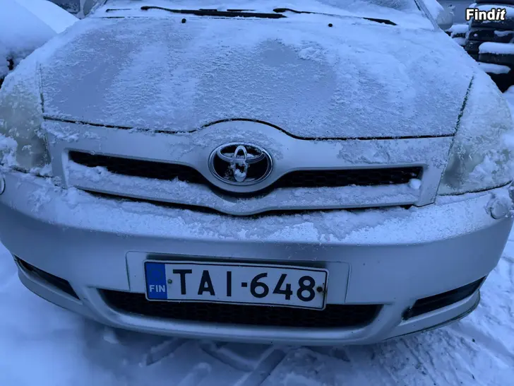 Myydään TOYOTA COROLLA VERSO i Delar-osina