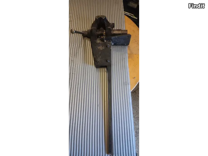 Säljes Antikt skruvstäd
