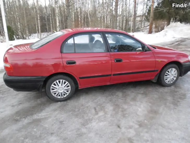 Myydään Toyota Carina E