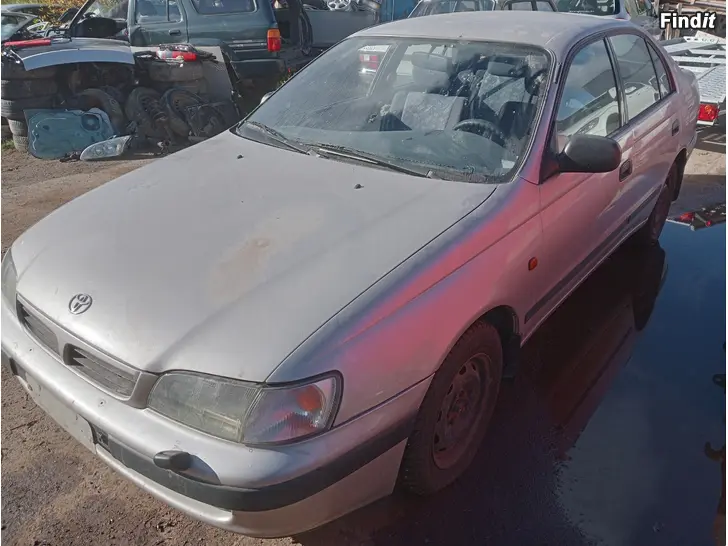 Myydään Toyota Carina E 1,6 manuaali 1996 varaosina