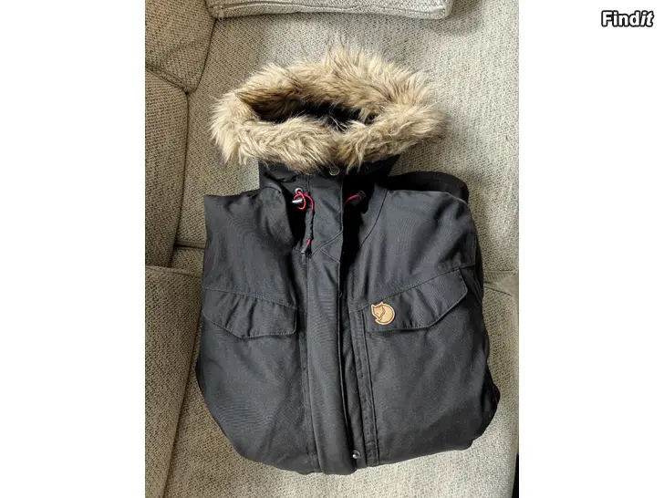 Säljes Fjällräven Nuuk Parka vinterjacka S/M