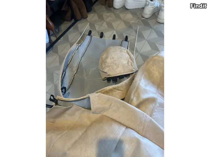 Myydään Istuinsuojat säteskydd toyota