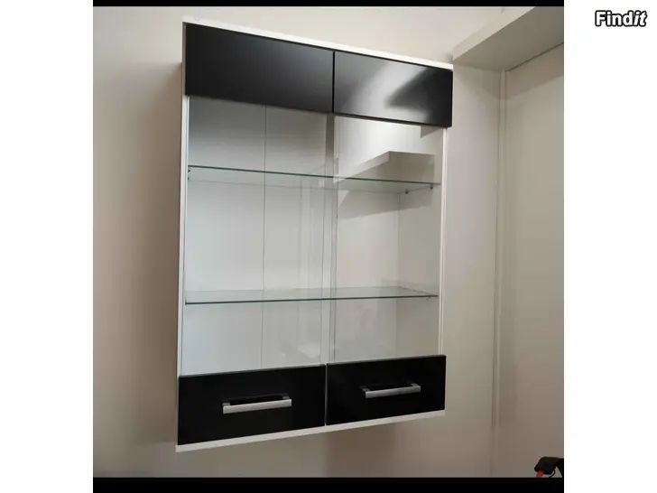 Myydään Snyggt vägghängt vitrinskåp