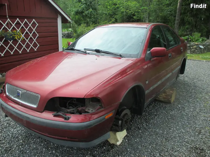 Myydään VOLVO S40   1,8   1999, varaosiksi