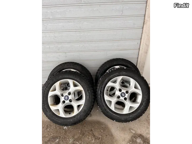 Säljes Ford 15 fälgar med vinterdäck