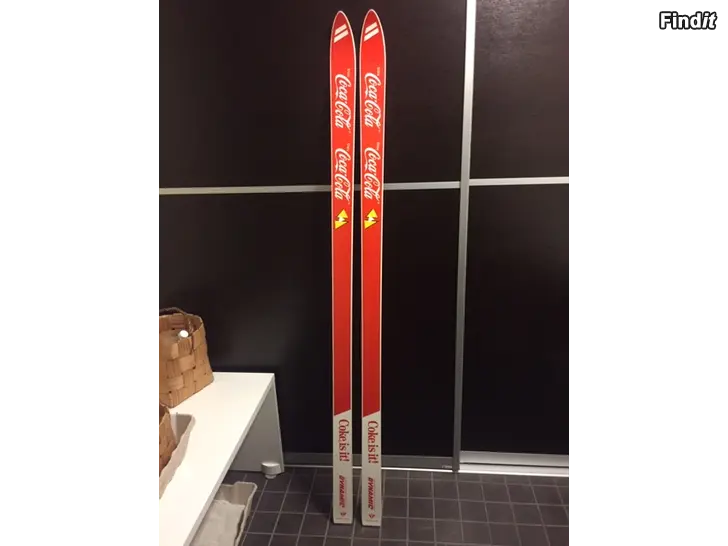 Säljes Retro CocaCola / Dynamic slalom skidor. Gamla men helt oanvända