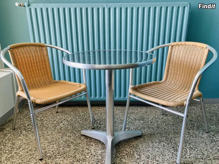 Myydään Rosteri/Alu Pöytä Pyöreä Ja 2 kpl Punottu Tuoli