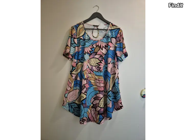 Myydään Dress Like Marie tunika