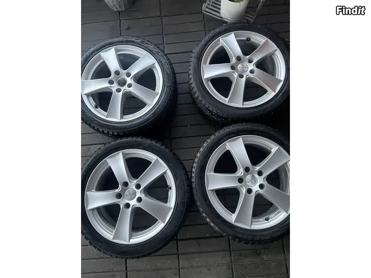 Säljes 225/45 R 17 VAG