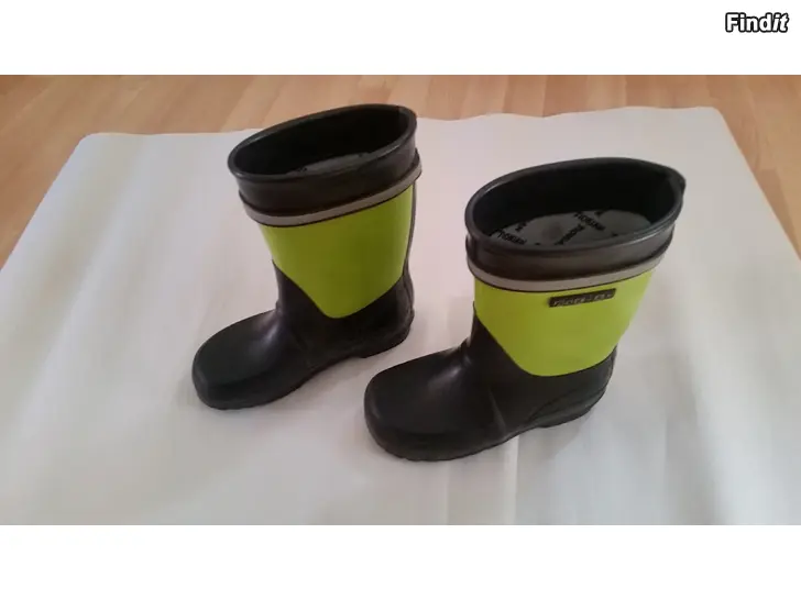 Myydään Nokia Vikla lime musta lasten kumisaappaat koko 27 -hinta 8e