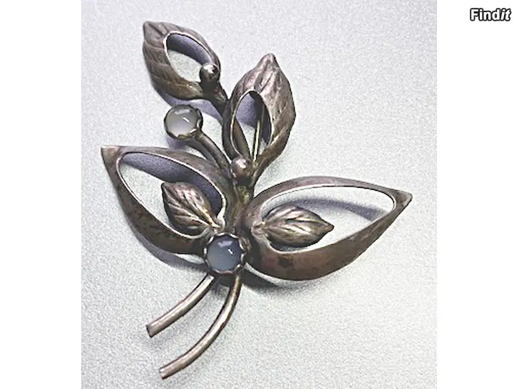 Säljes Brosch i silver och rökkvarts