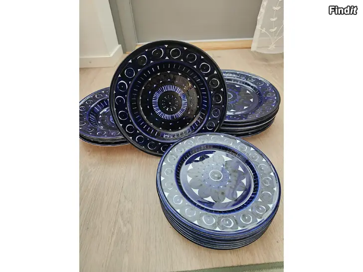 Säljes Arabia Vlencia Ulla Procopé Design tallrikar set