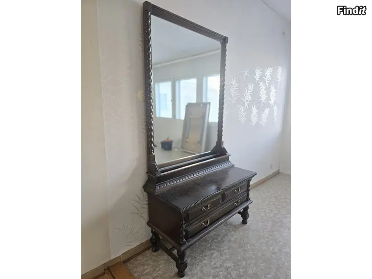 Säljes Byrå med spegel