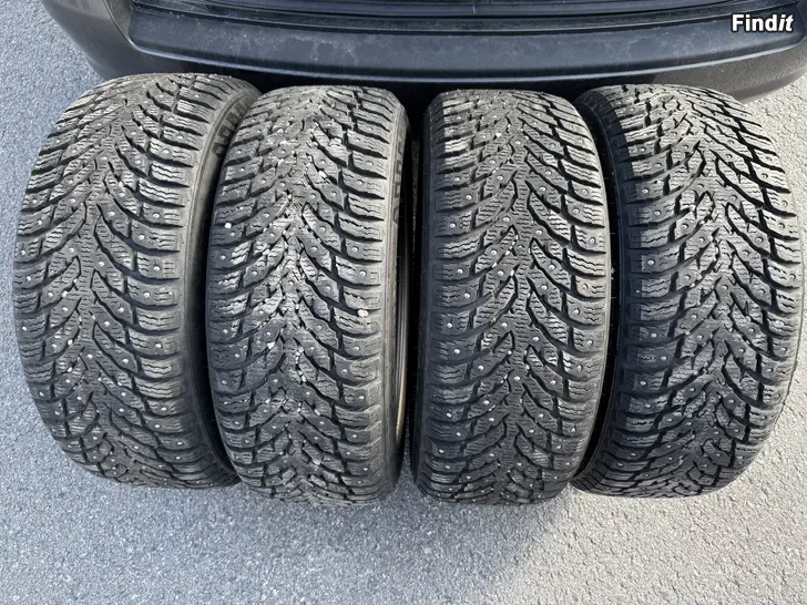 Myydään Nastarenkaat 215/55R17 Nordman North 9