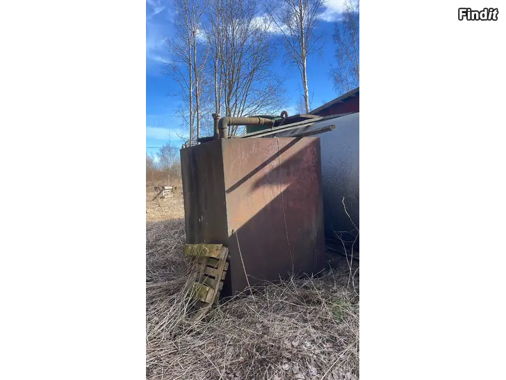 Säljes Tjockolje och brännolje tank