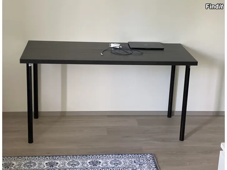 Säljes Ikea datorbord