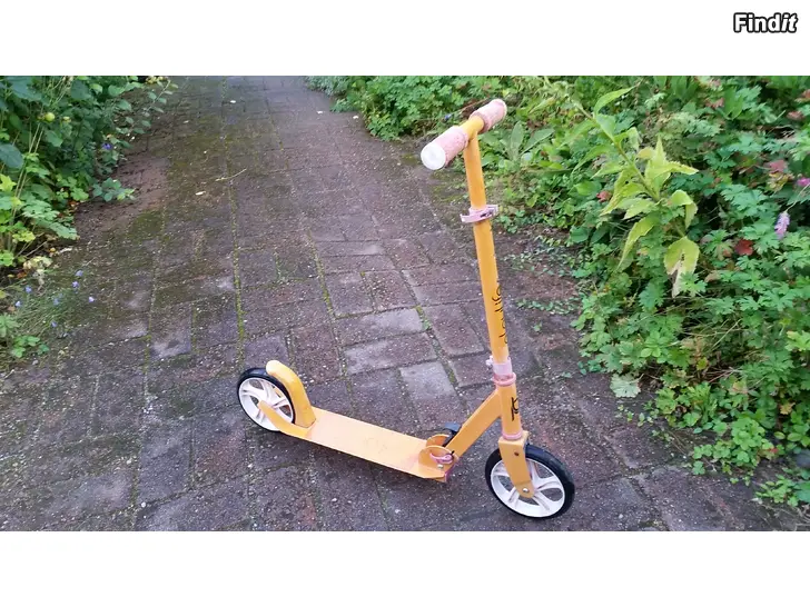 Myydään Playlife potkulauta 200mm renkaat max 100kg -hinta 25e