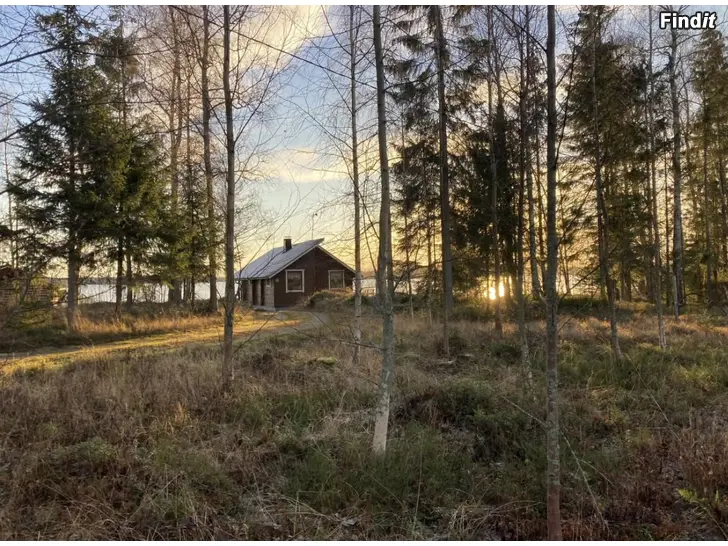 Myydään Egnahemshustomt med sjöutsikt på Vikarholmen Larsmo