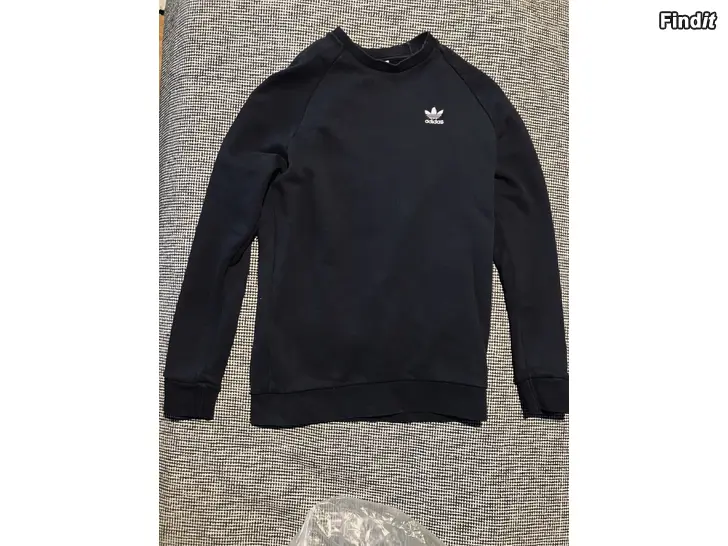 Myydään Adidas Originals Collegepaita, koko XS
