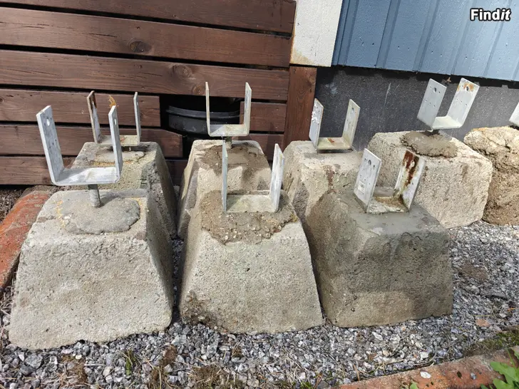 Säljes Plintar med 100mm balksko x 8st