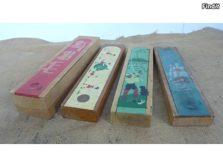 Myydään Vanhat puiset kynäpenaalit