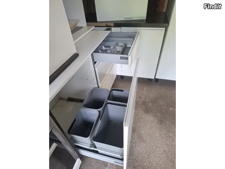 Säljes Valkoiset keittiökaapit
