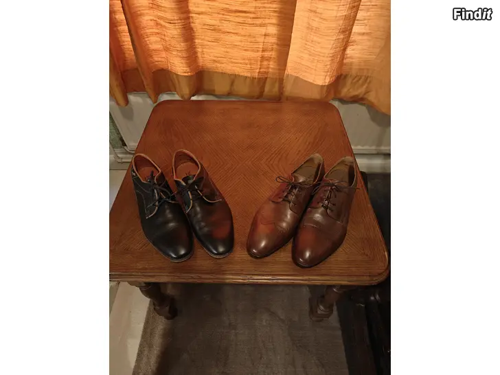 Säljes 4 paria kenkiä