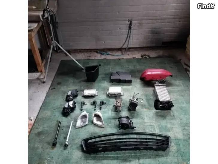 Myydään Puskurin ritilä takaumpio välijäähdytin lasinnostimen moottori