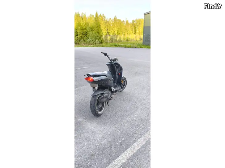 Säljes Stylad Peugeot Speedfight 3 Årsmodell 2010  Sportstyre, LED  Toppfart 60 km/h