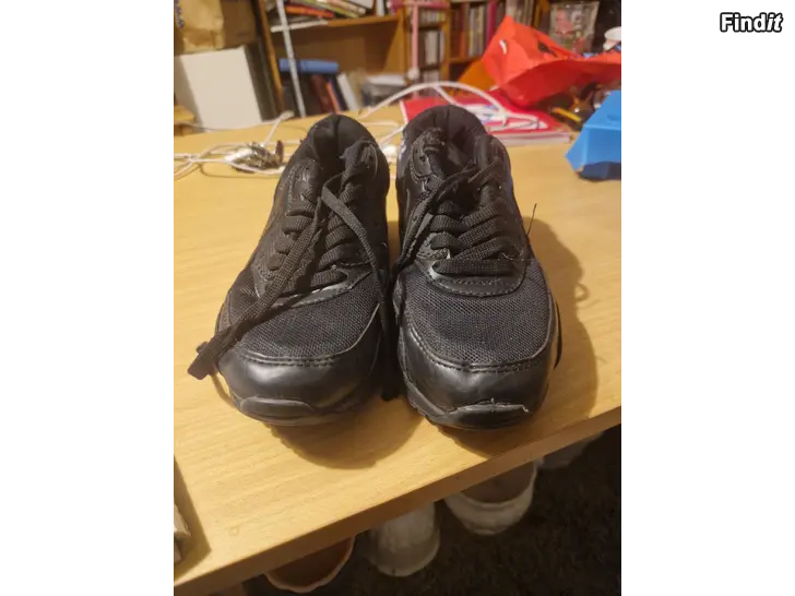 Säljes Skor st 36