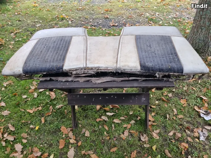 Myydään Mopar Chrysler 1965-66 2dht takapenkin selkänoja