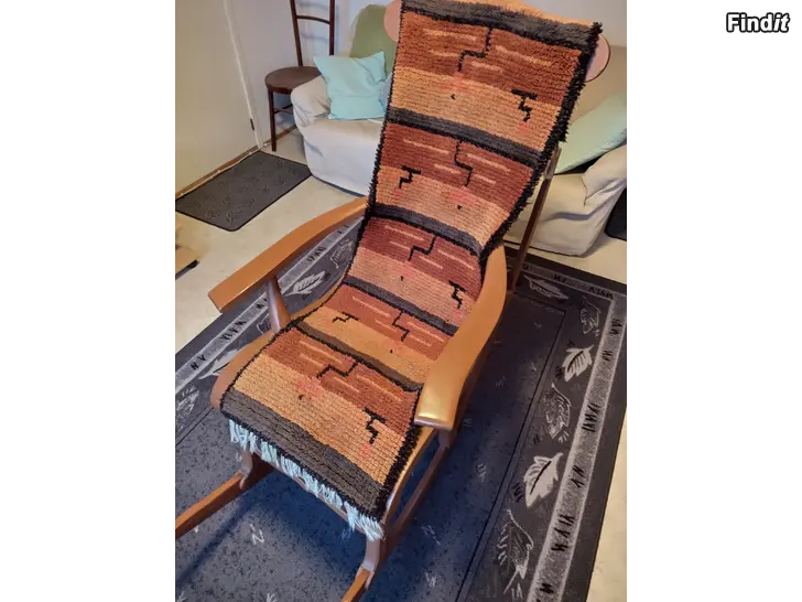 Myydään KEINUTUOLI, iso ja tukeva, upea päällinen