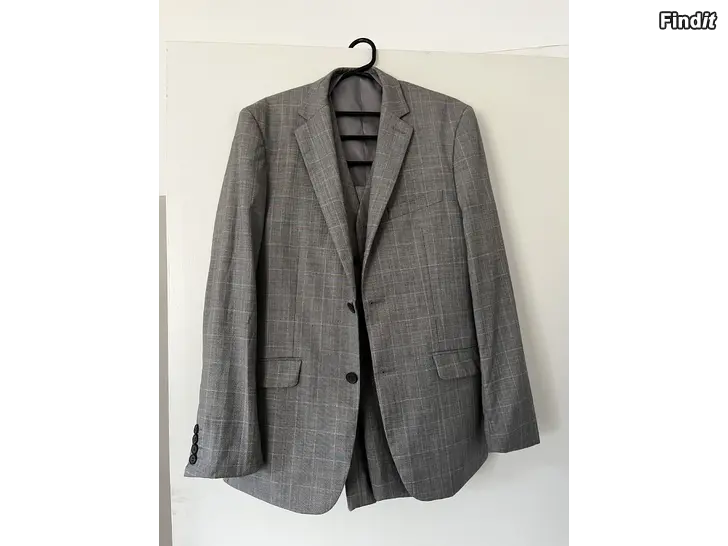 Säljes Kostym med väst