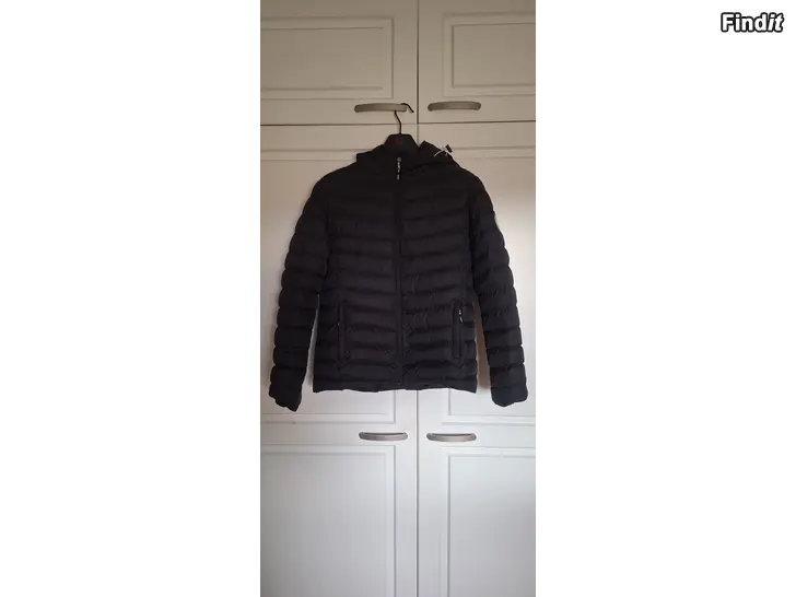 Säljes Svart dunjacka 164