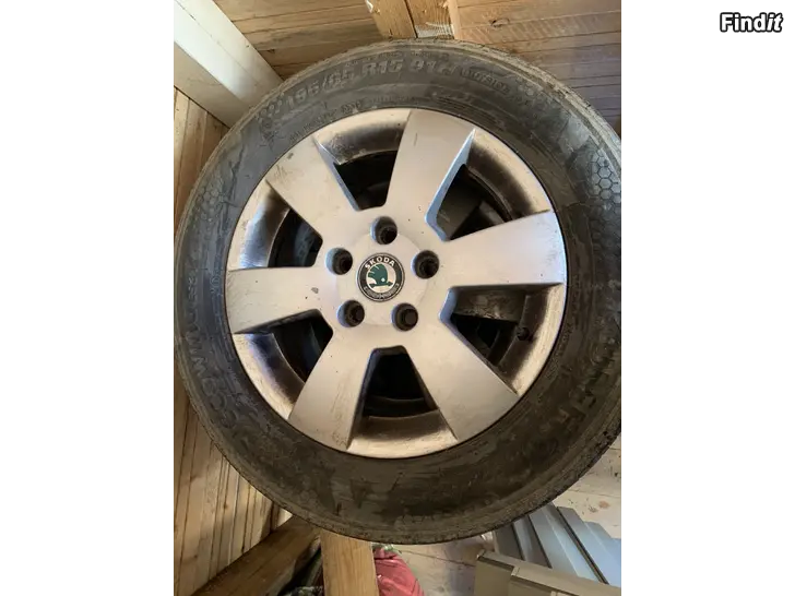 Myydään Skoda sommardäck och fälgar