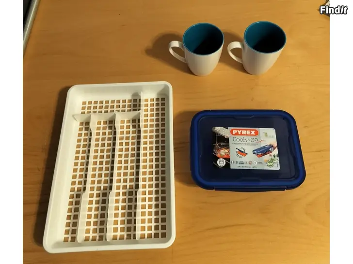 Myydään Mukit pyrex säilytysrasia