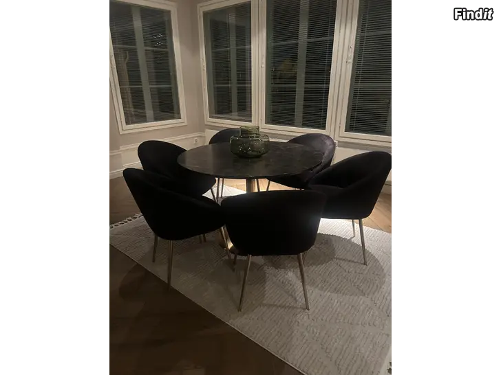 Säljes Matbord och 6 stolar