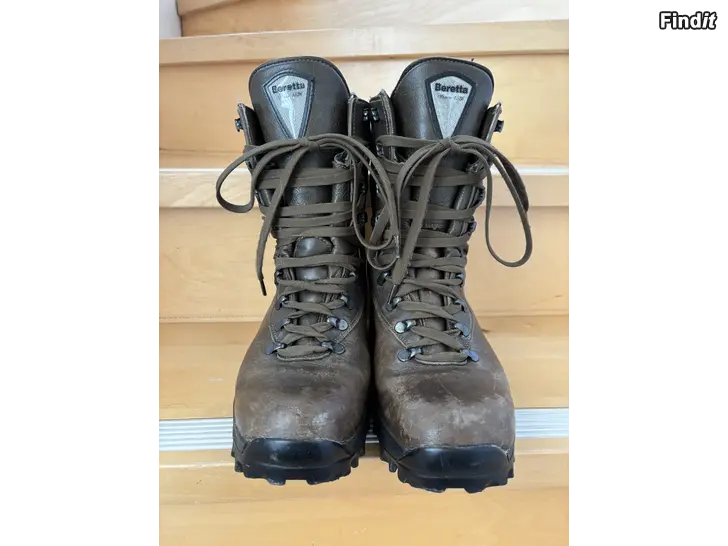 Säljes Beretta vandringskängor i läder, stl 43