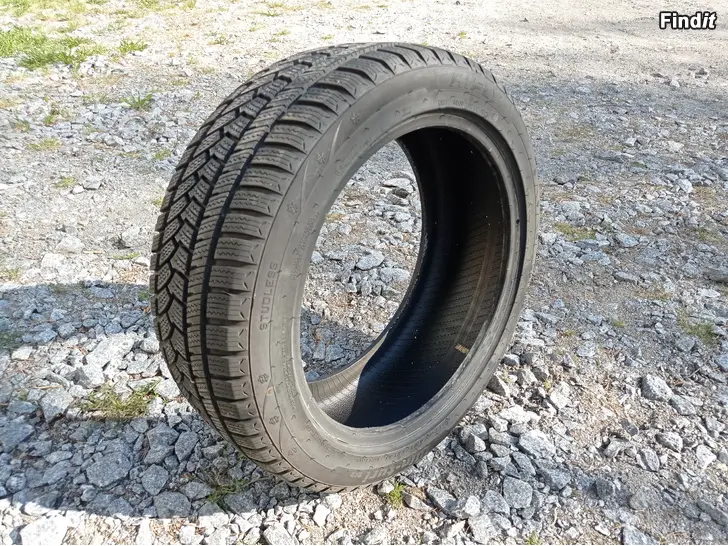 Myydään Renkaat 235/45R18