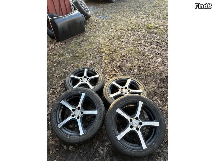 Säljes 17 tums Volvo fälgar