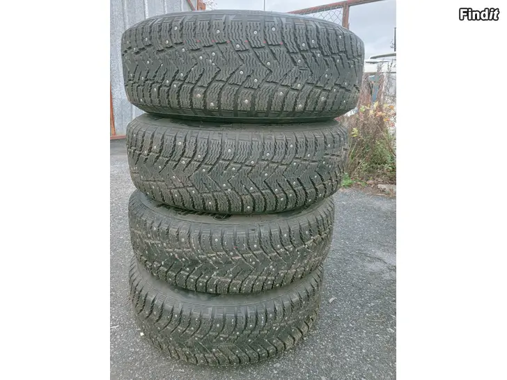Säljes Nastarenkaat 225/65R17 106T alut 5-127